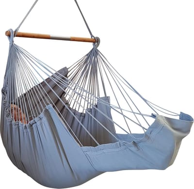 Hangstoel Lounger Olifant Grijs van 2 lagen stof met één kussen 60x60cm en een extra hoog kussen voor in de rug van 80x60cm voor extra comfort. Geleverd met extra brede spreider. Twee handige zakjes aan de binnenkant van de stoel voor o.a mobiel.
