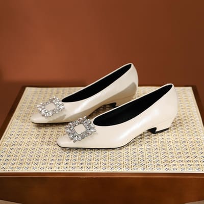 Niche Temperament Strass Puntige Middelhoge Enkele Schoenen Lente en Herfst Nieuw Vierkante Gesp Banket Dames Schoenen Dikke Hak Enkele Schoenen 39 white