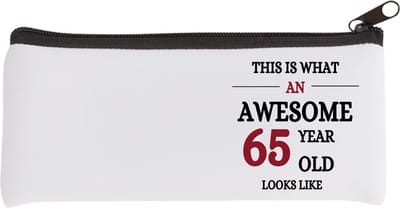 Akyol - an awesome 65 year Etui - Hoera 65 jaar - 65 geworden - verjaardagscadeau - cadeau voor opa - 20 bij 9 cm