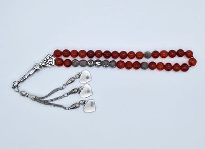 Handgemaakte naam tasbih 33 Kralen Natuursteen “Rood Agaat” - met metaal tassel “ Harten"- Met je naam of de naam van uw geliefde- 8 mm diameter van de korrel