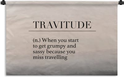 Wandkleed - Wanddoek - Spreuken - Quotes - When you start to get grumpy and sassy because you miss travelling - Travitude - 180x120 cm - Wandtapijt