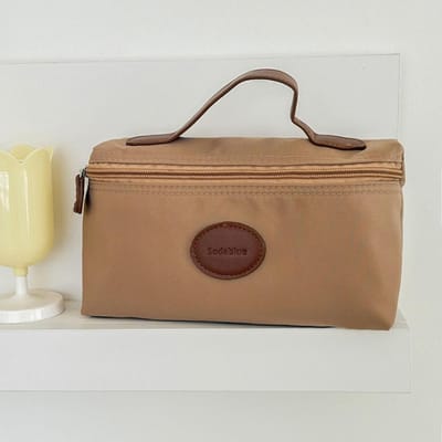 Nouveau Sac à Cosmétiques en Nylon avec Étiquette en Cuir Léger Portable Trousse de Toilette Mode Organisateur de Maquillage de Voyage pour Femmes Hommes