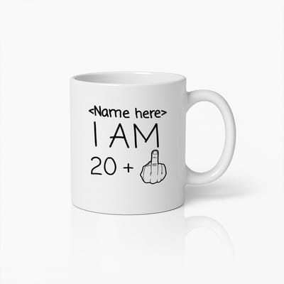 Gepersonaliseerde "Ik Ben 20+" Grappige Middelvinger Koffiemok 330ml – Aanpasbaar Cadeau voor Volwassenen