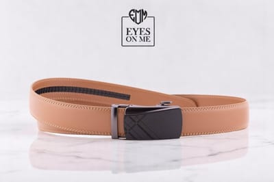 Lichtbruine lederen riem zonder gaatjes met automatische gesp voor heren ( model L046 )