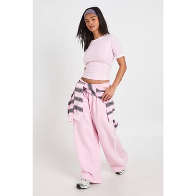 boohoo Dames Petite T-shirt Met Paspeldetail En Rechte Pijpen Joggingbroek Set | Lichtroze | Maat: Medium