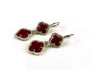model Double Fiori klein oorringen in zilver rode klavers