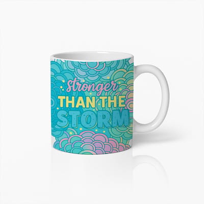 Stronger Than The Storm Koffiemok 330ml – Inspirerende Motiverende Mok met Kleurrijk Ontwerp – Perfect Cadeau voor Kracht & Positiviteit