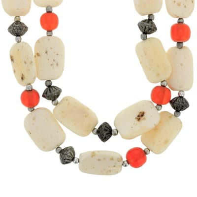 Behave - Ketting met crèmekleurige natuurstenen en oranje kralen - Modeaccessoire voor zomerse looks