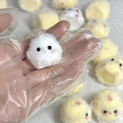 1/2 Pièces Jouets Miniatures à Rebond Lent à Presser pour Soulager le Stress, Mini Poussin Collant en TPR Squishy, Jouets Anti-Stress, Nouveau Accessoire Fidget Squishy