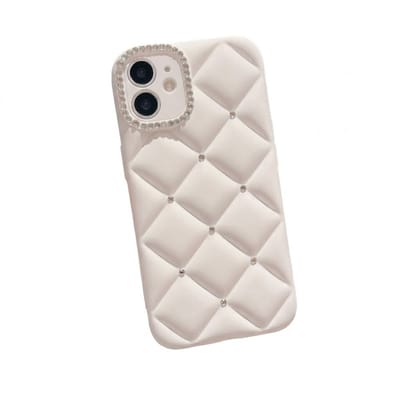 Wit gewatteerd telefoon hoesje geschikt voor iPhone 16 Plus – dames – premium backcover case met rhinestone details en vierkant camera frame