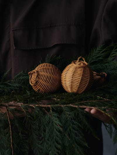 Ferm Living - Gevlochten kerstballen (set van 2) - bruin