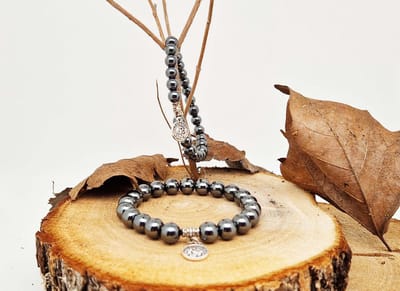 Handgemaakte natuursteen Geluksarmband met hanger "Astrologische Symbolen " Hematiet " -10 mm diameter van de korrel- Diameter armband 20 cm - Kies je favoriete Astrologische Symbolen - Een mooi cadeau voor familie en vrienden