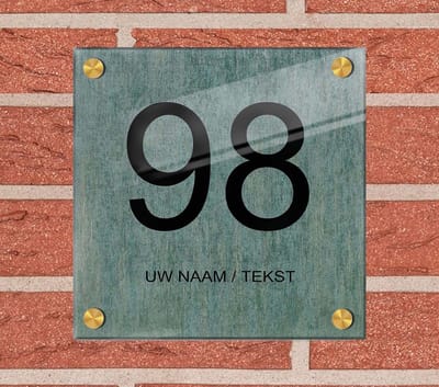 Naambordje voordeur plexiglas 20x20x0,5 cm met goud kleur afstanhouder model 1147 - Huisnummerbordje, naambordjes, naambordje huis, naamplaatjes, huisnummer bordje, originele naambordjes voordeur, huisnummerbord met naam, originele huisnummer bord
