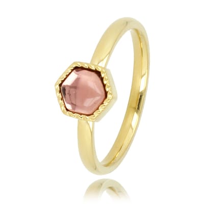 My Bendel - Ring Goudkleurig met Roze Zeshoekige Glassteen - Goudkleurige Ring - Zeshoekig - Donkerroze Glassteen - met Luxe Cadeauverpakking | Sieraden Voor Dames | Maat 16.00 Mm / Maat 50