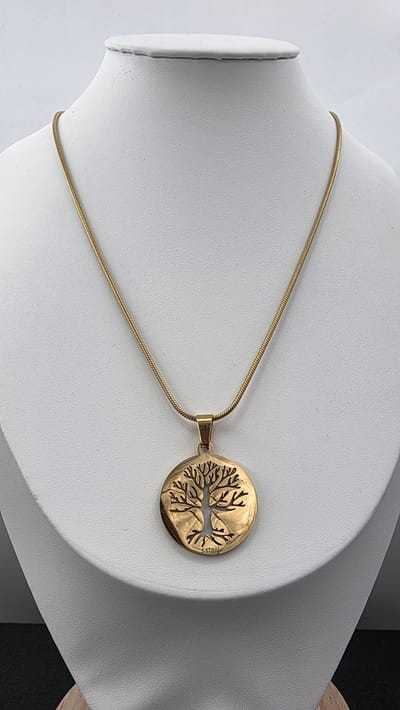 Hanger - Goudkleurig - Ø 25mm - Rond - Levensboom - met ketting L 45 cm - RVS - Prachtig design goudkleurig ketting met hanger opengewerkt patroon van Levensboom.