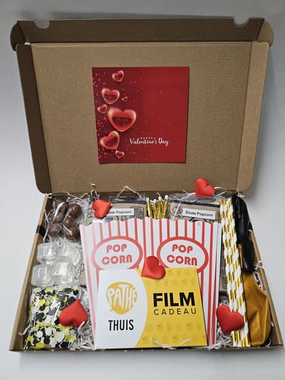 Film Pret Pakket - Happy Valentine's Day met filmcadeaubon, mystery card met persoonlijke (video)boodschap en vele film-feestartikelen | Verjaardag | Jubileum | Zomaar