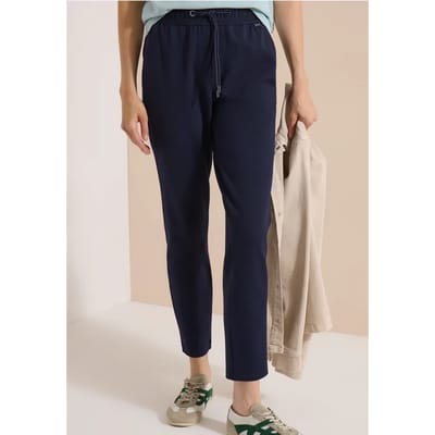 Mid Waist Slim Leg Hose in casual pasvorm