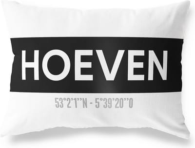 Tuinkussen HOEVEN - NOORD-BRABANT met coördinaten - Buitenkussen - Bootkussen - Weerbestendig - Jouw Plaats - Studio216 - Modern - Zwart-Wit - 50x30cm