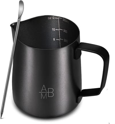 Adore Maison Barista Melkopschuimkan Zwart – 350 ml – RVS Melkkan voor Cappuccino & Latte Art – Barista Tool – Melk kan – Melk cup - Vaatwasserbestendig Melkkannetje