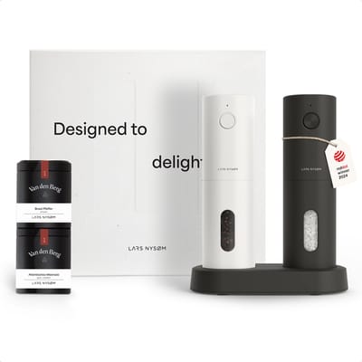 LARS NYSØM LARS NYSØM Elektrische kruidenmolens & specerijen geschenkset - Zout- en pepermolenset met 2 hoogwaardige kruidenpotjes (zout, peper) - Mooie geschenkverpakking (Carbon Black/Pure White)