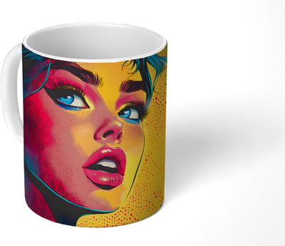 Mok - Koffiemok - Close-up - Vrouwengezicht - Stippen - Geel - Mokken - 350 ML - Beker - Koffiemokken - Theemok