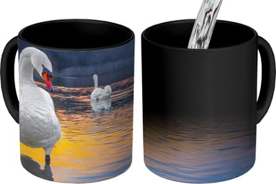 Magische Mok - Foto op Warmte Mokken - Koffiemok - Zwaan - Vogel - Zonsondergang - Water - Magic Mok - Beker - 350 ML - Theemok