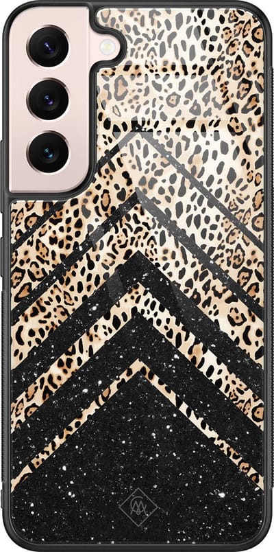 Casimoda® hoesje - Geschikt voor Samsung Galaxy S22 - Chevron Luipaard - Luxe Hard Case Zwart - Backcover telefoonhoesje - Zwart