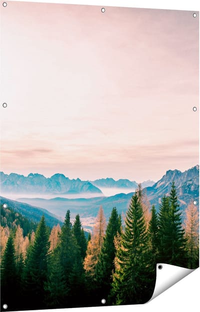 Gards Tuinposter Bos met Bomen bij Bergen Landschap - 90x120 cm - Tuindoek - Tuindecoratie - Wanddecoratie buiten - Tuinschilderij