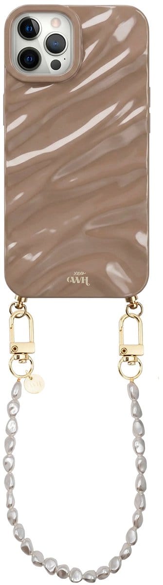 xoxo Wildhearts Glaze Cord Case Taupe - Geschikt voor iPhone 12 Pro Max - Pearlfection - Kort koord - Glimmend siliconen telefoonhoesje met plooien - Dream hoesje met koord - Parelketting - Telefoonkoord