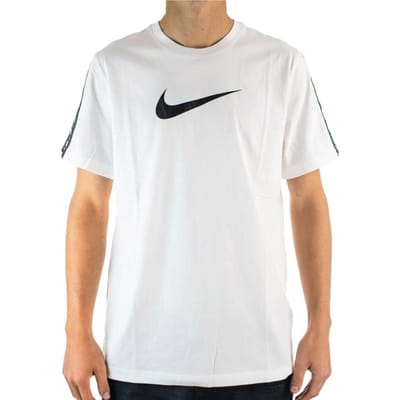 Nike Sportswear Repeat T-shirt Club in wit