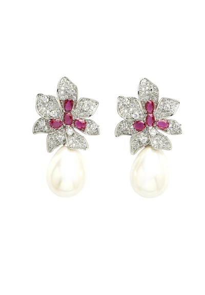 AVANT-GARDE PARIS Diva Floral Drop Earrings - Wit met roze steen - 1 stuk - Rhodium plated met zirconia