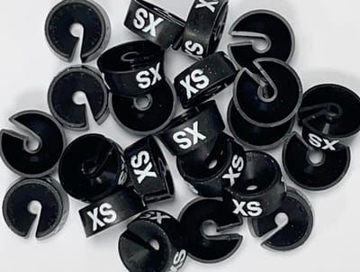 Bleijenberg Maatdopje maat XS zwart - Maataanduiding voor kledinghangers per 25 stuks - Maatringetje Ø 20 mm - Kledinghangers - Kleerhanger - Kapstok - Mark-Brics - wisersizer