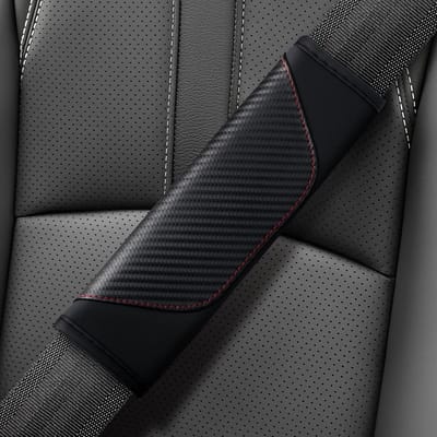 Veiligheidsgordelkussens voor auto, schouderbescherming met koolstofeffect, zacht en ademend kunstleer voor meer rijcomfort, voor volwassenen en kinderen (zwart)