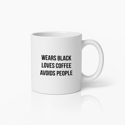 Draagt Zwart Houdt van Koffie Vermijdt Mensen Mok – Perfect Cadeau voor Koffieliefhebbers en Introverten