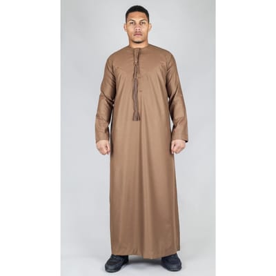 Bruine Thobe Emirati islamitische Jubba-jas voor heren Eid-kwast, normale pasvorm