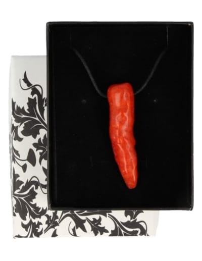 Chili Koraal hanger aan waskoord (imitatie)