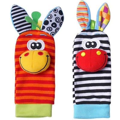 Set van 2 babyrammelaars, schattige knuffeldieren, polsrammelaars en voetzoekerssokjes, geschikt voor baby's van 0-12 maanden (jongens en meisjes), pasgeboren cadeau.