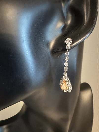 elegante oorhangers met zalmkleurige steen | | Make up | Parfum | Moederdag | Verjaardagscadeau| Cadeautje| Valentijnsdag| Kado | sieraden | vaderdag | oorbellen | oorsieraden