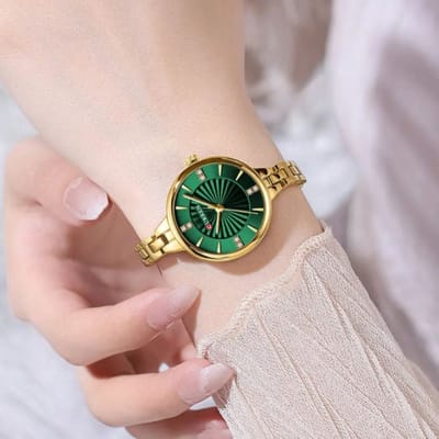 CURREN Luxe Dameshorloge Goudkleur met groene wijzerplaat - Elegante Roestvrijstalen Horloge - Waterdicht