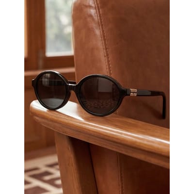 Miu Miu SMU04Z Ronde Zwarte Zonnebril zwart
