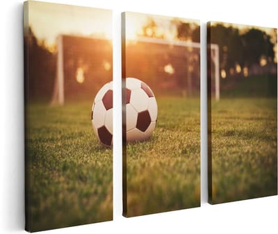 Artaza Canvas Schilderij Drieluik Voetbal Met Goal Tijdens Zonsondergang - 120x80 - Foto Op Canvas - Canvas Print