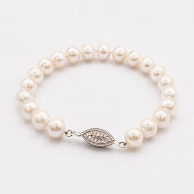 N3 Collecties Glanzende armband van natuurlijke parels met een verfijnde zetting voor Dames