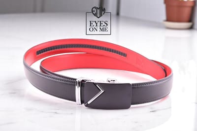 Zwart + rood lederen riem zonder gaatjes met automatische gesp voor heren ( model N177 )