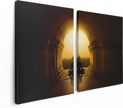 Artaza Canvas Schilderij Tweeluik Man Doet Yoga In Een Boeddha Tempel - 120x80 - Foto Op Canvas - Canvas Print