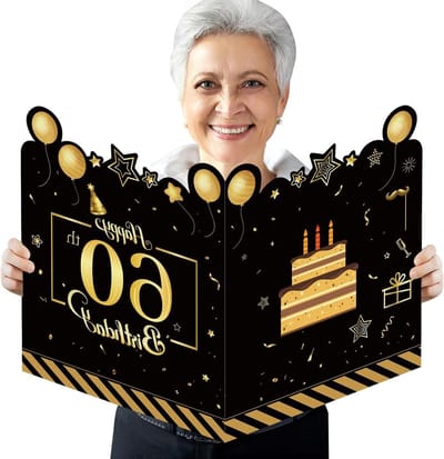 Allecto Plus - Grote Verjaardagskaart 60e Verjaardag - 63 x 40 cm - Zwart Goud - 60 Jaar - Mannen Vrouwen - Decoratie - Gastenboek Kaarten