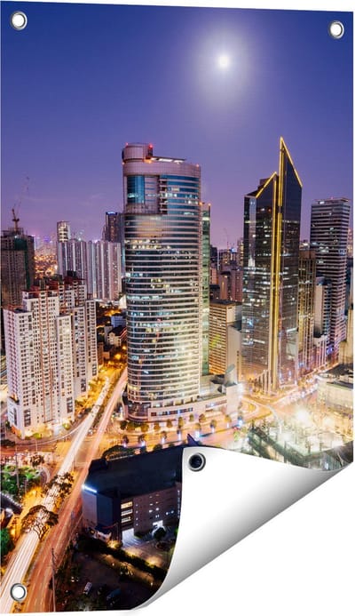 Gards Tuinposter Makati Stad Skyline in de Nacht in Thailand - 40x60 cm - Tuindoek - Tuindecoratie - Wanddecoratie buiten - Tuinschilderij