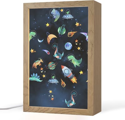 Nachtlampje 20x30 cm - Kinder lampje - Ruimte - Dino - Dinosaurus - Jongens - Tafellamp kinderkamer - Slaapkamer lamp - Bedlamp kinderen - Kinderlampje stopcontact - Wandlamp babykamer - Nachtlampjes