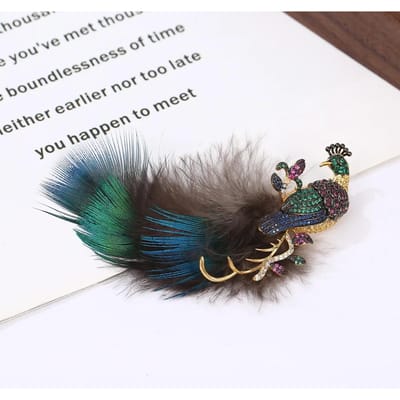 Strass nieuwe simulatie veer pauw broche ontwerp exquise accessoires licht luxe pin corsage hoogwaardige damesbroche black gray