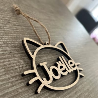 Kattenkop met Naam - Mail de kattennaam na het plaatsen van uw bestelling naar info @jmwoods.nl - Ornament - Hout - 11 cm breed -