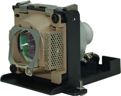 Beamerlamp geschikt voor de TOSHIBA TDP D1 beamer, lamp code TDPLD1. Bevat originele UHP lamp, prestaties gelijk aan origineel.